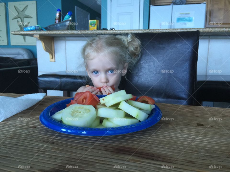 Kids and a healthy snack