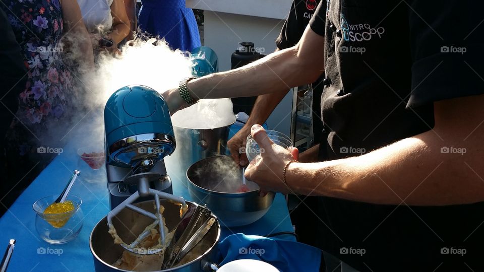 Using liquid nitrogen to make ice cream