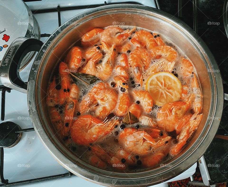 Cooking sea food shrimps