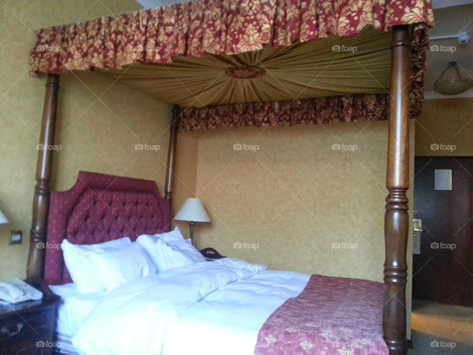 Four poster