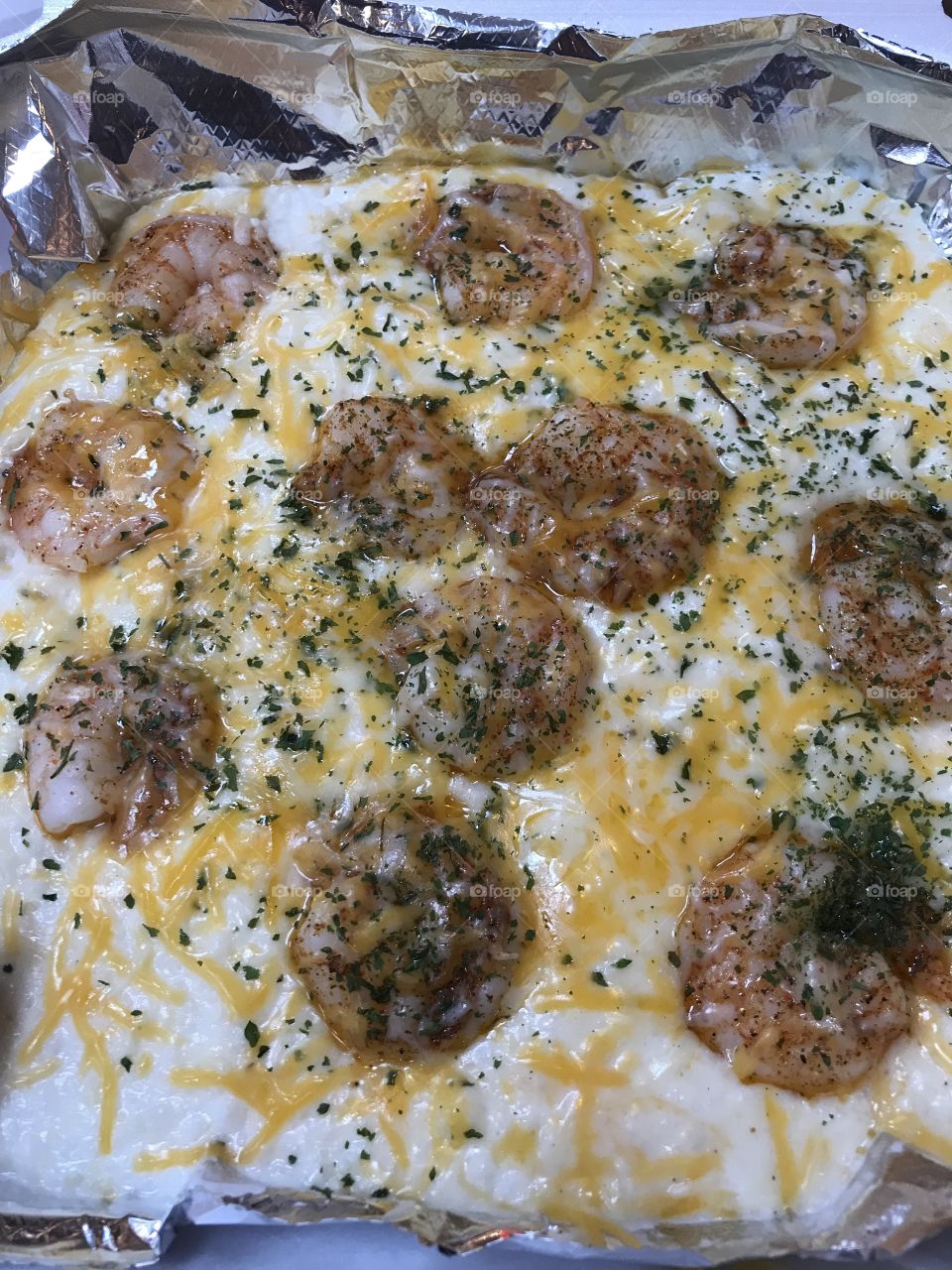 Shrimp and grits 🤤
