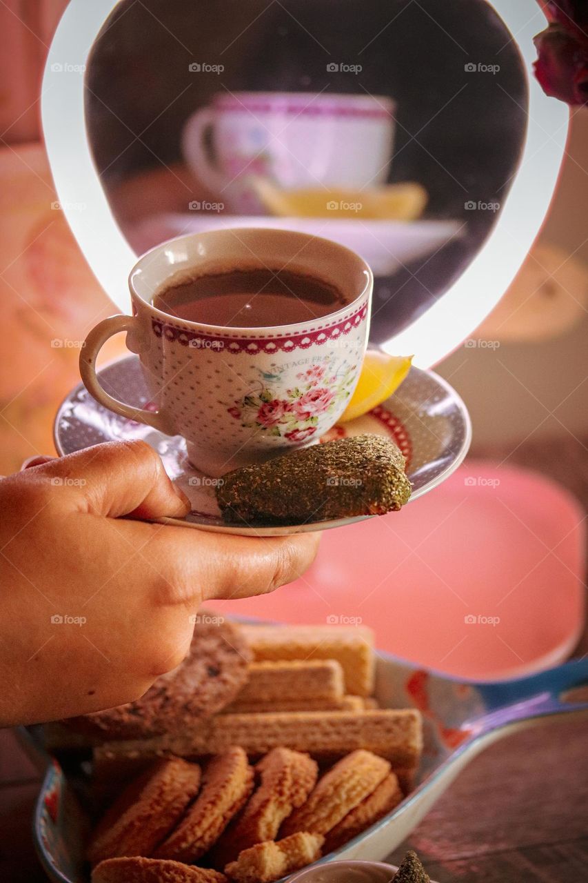 A tea cup and cookies