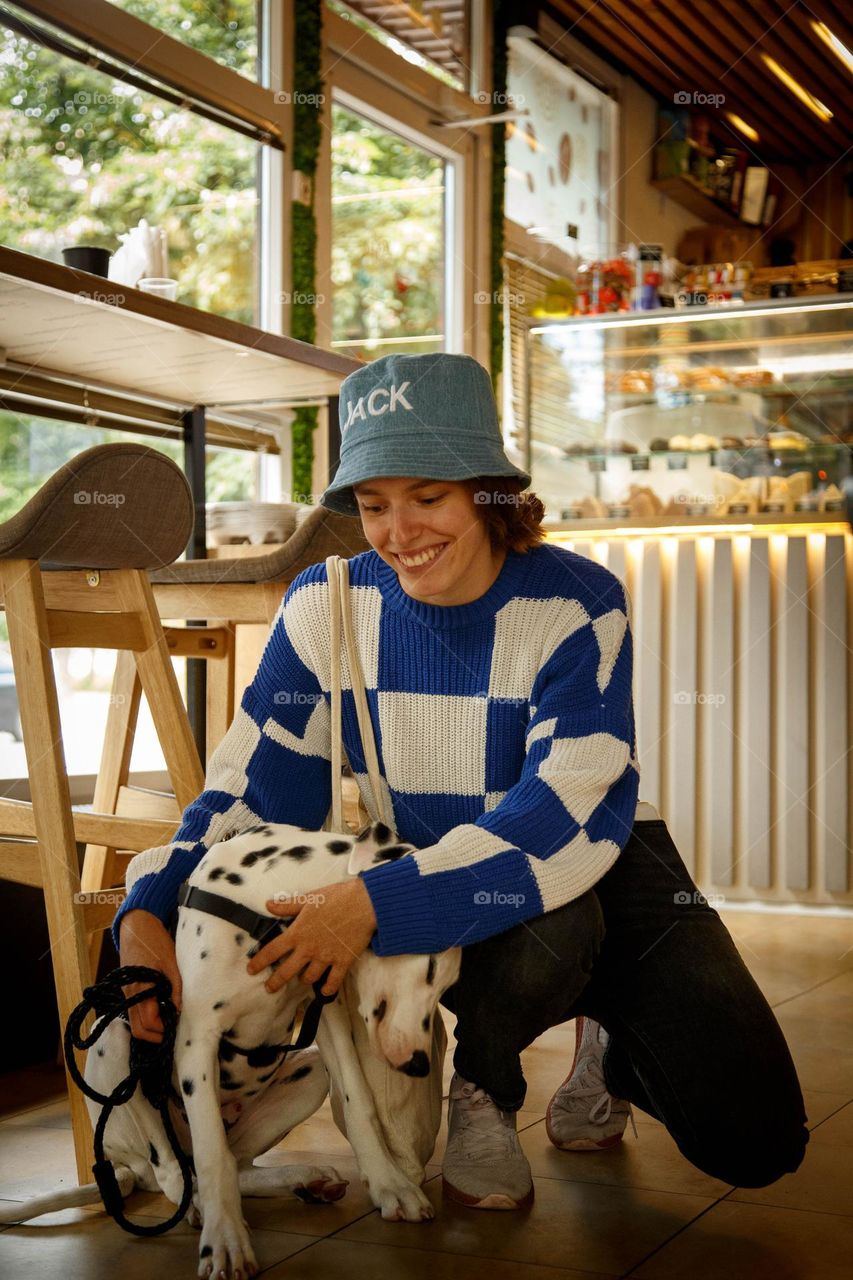 Walk with puppy in cafe