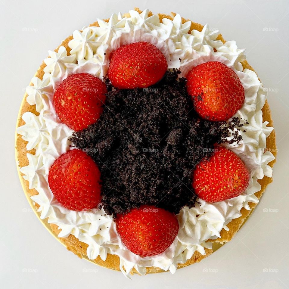 6 inch 2 layered Strawberry shortcake that looks fresh and delicious 