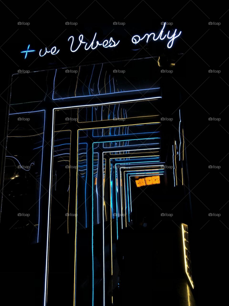 Gradient’s of lights lighting still.Good to purchase with this