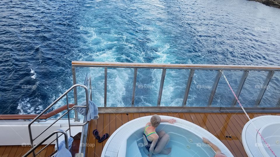 Jacuzzi in deck