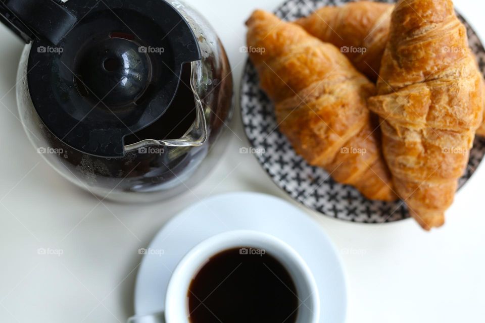 Tasty coffee, tasty croissants 