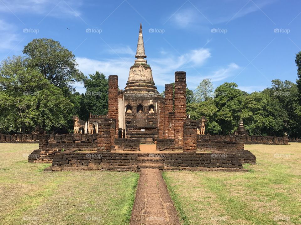 Wat chang lom elephant temple main approach in Sukhothai, Thailand 