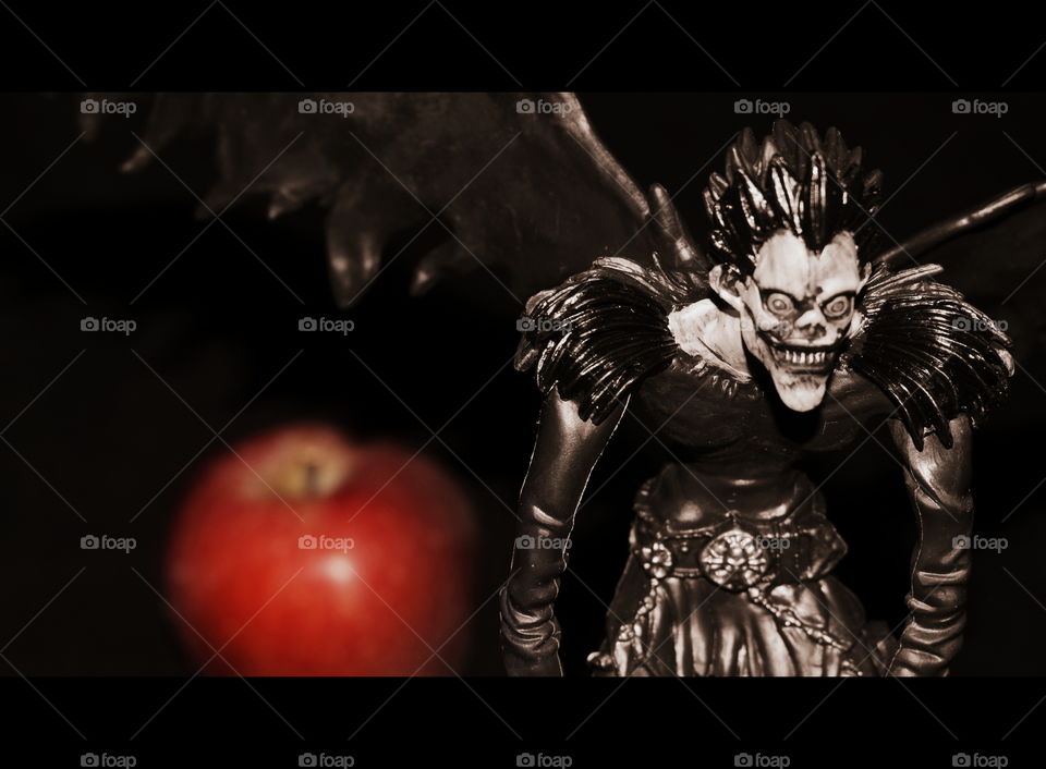 Ryuk wants an apple
