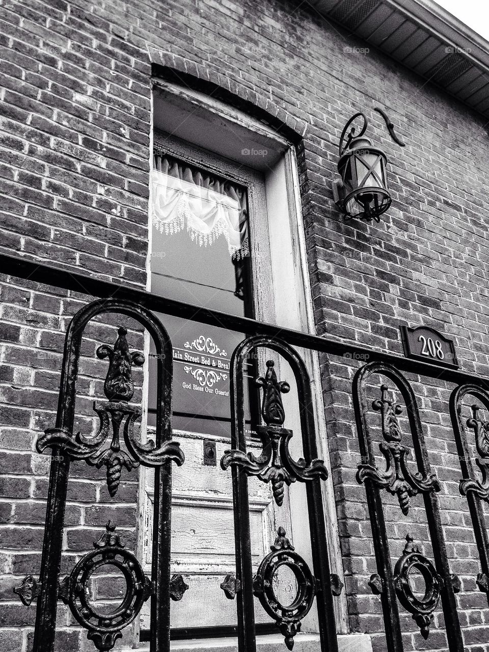 Black and white brick entryway