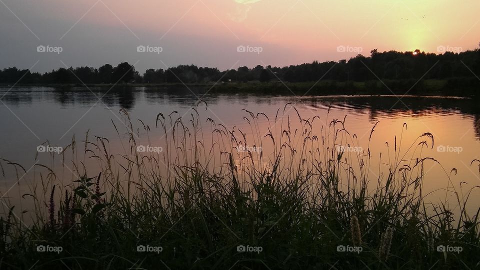 Umer lake. Zachód słońca nad jeziorem Umer.