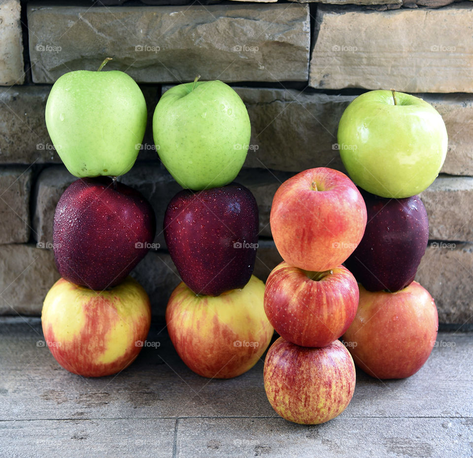 Apples in a row