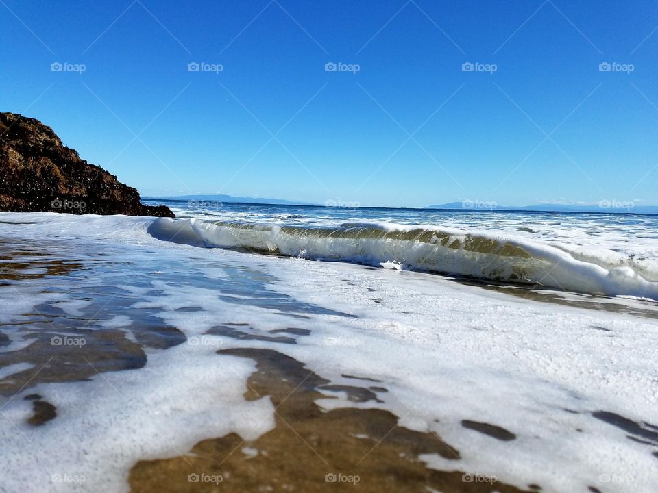 Playful waves in Santa Cruz