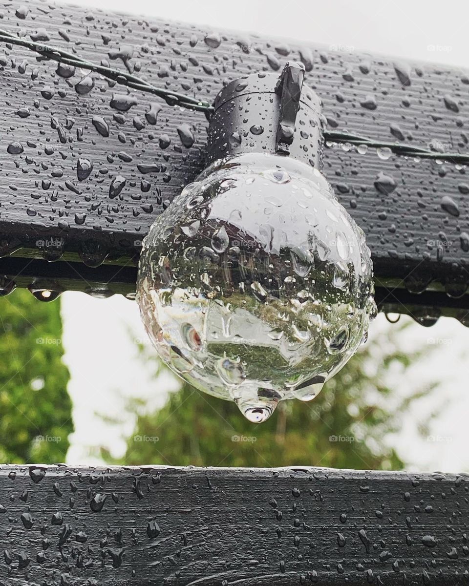 Lamp with raindrops 