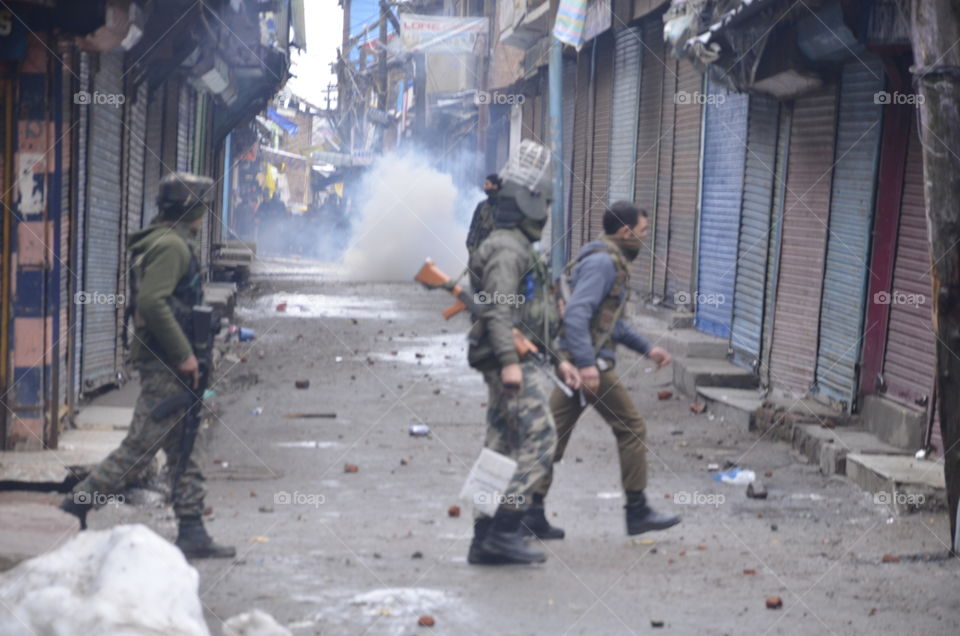 Clashes Erupt in Sopore town After Friday Prayers At Sopore  against India 

sopore area of north kashmir Baramulla photo Junaid Bhat