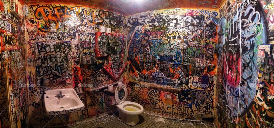 Random bathroom view upon entry.