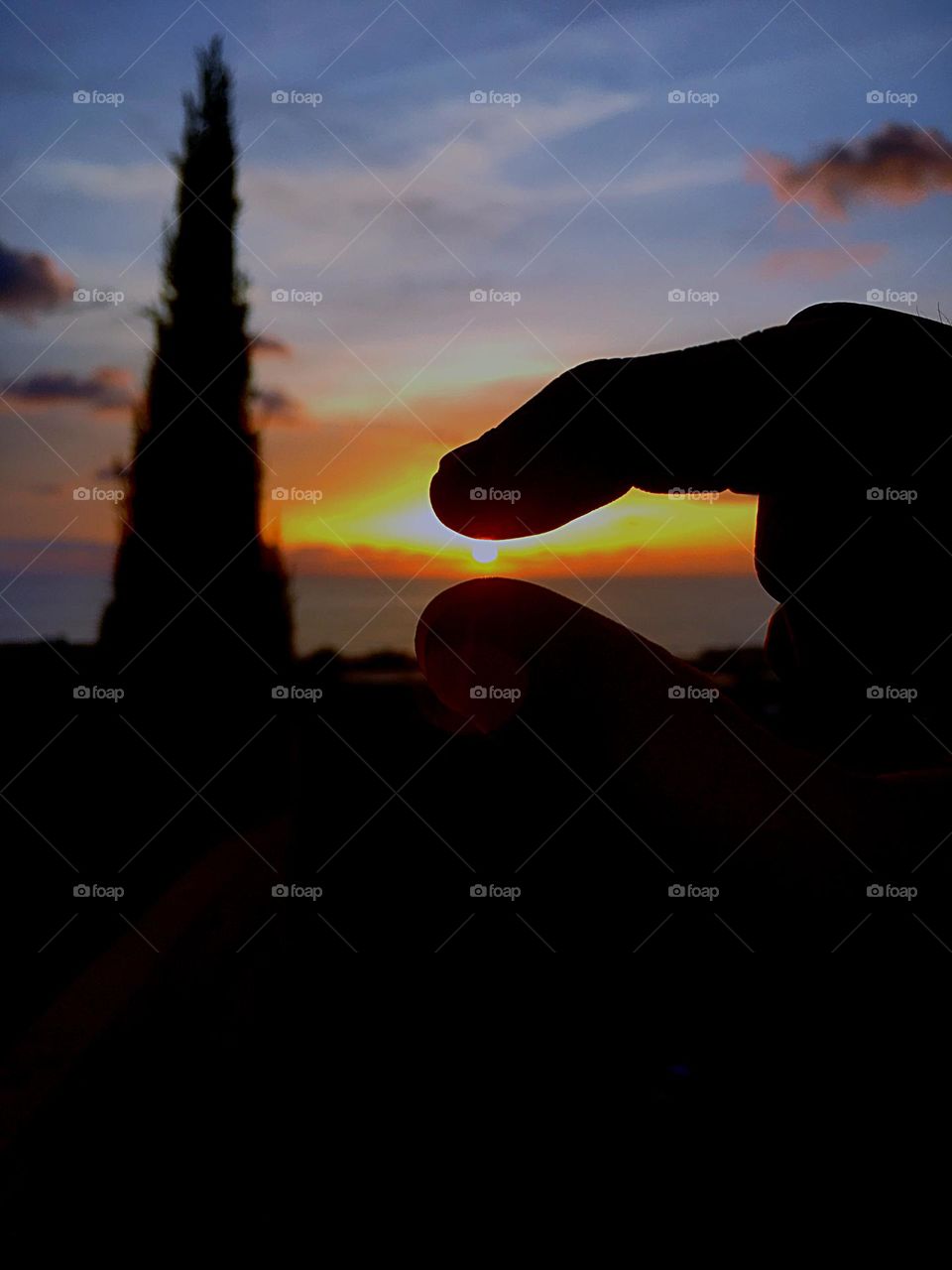 The sun between my fingers 👌