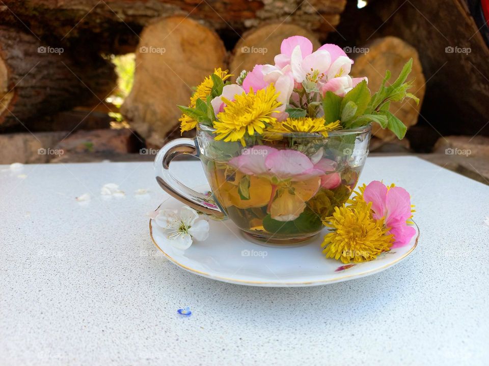 a glass of tea and flowers.
