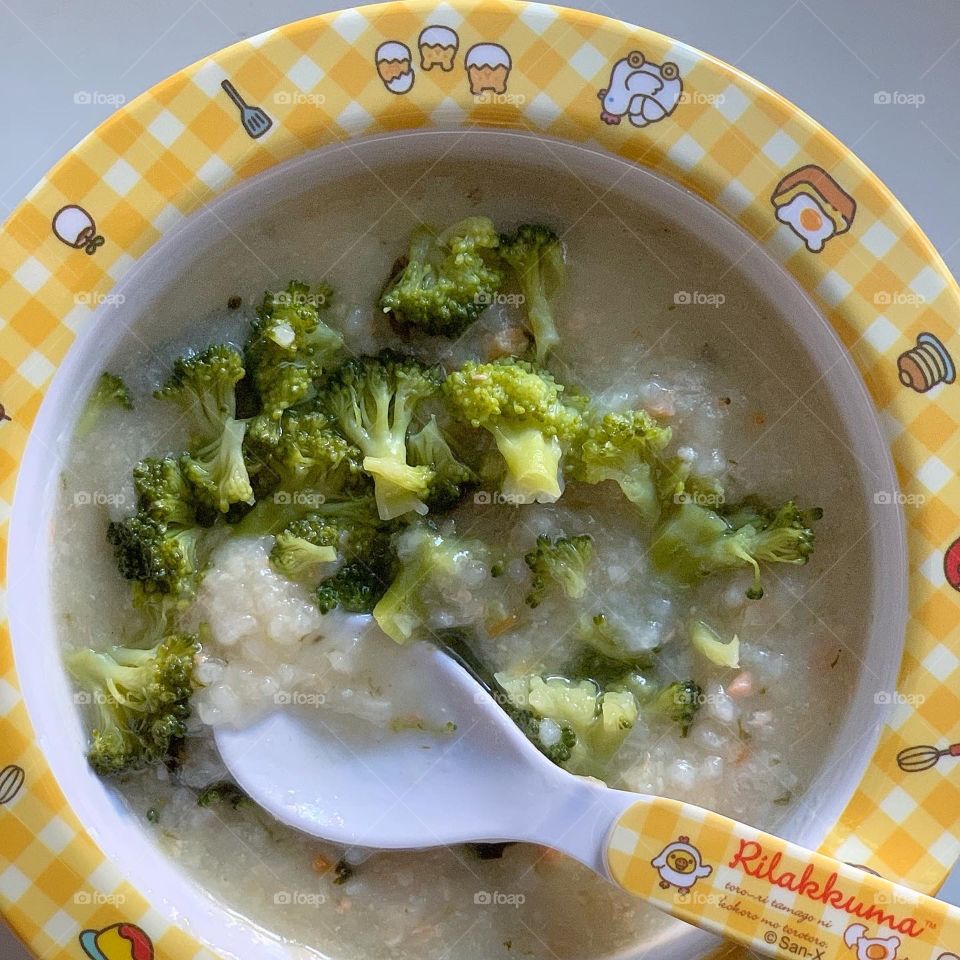 Diy collagen porridge with broccoli for children 