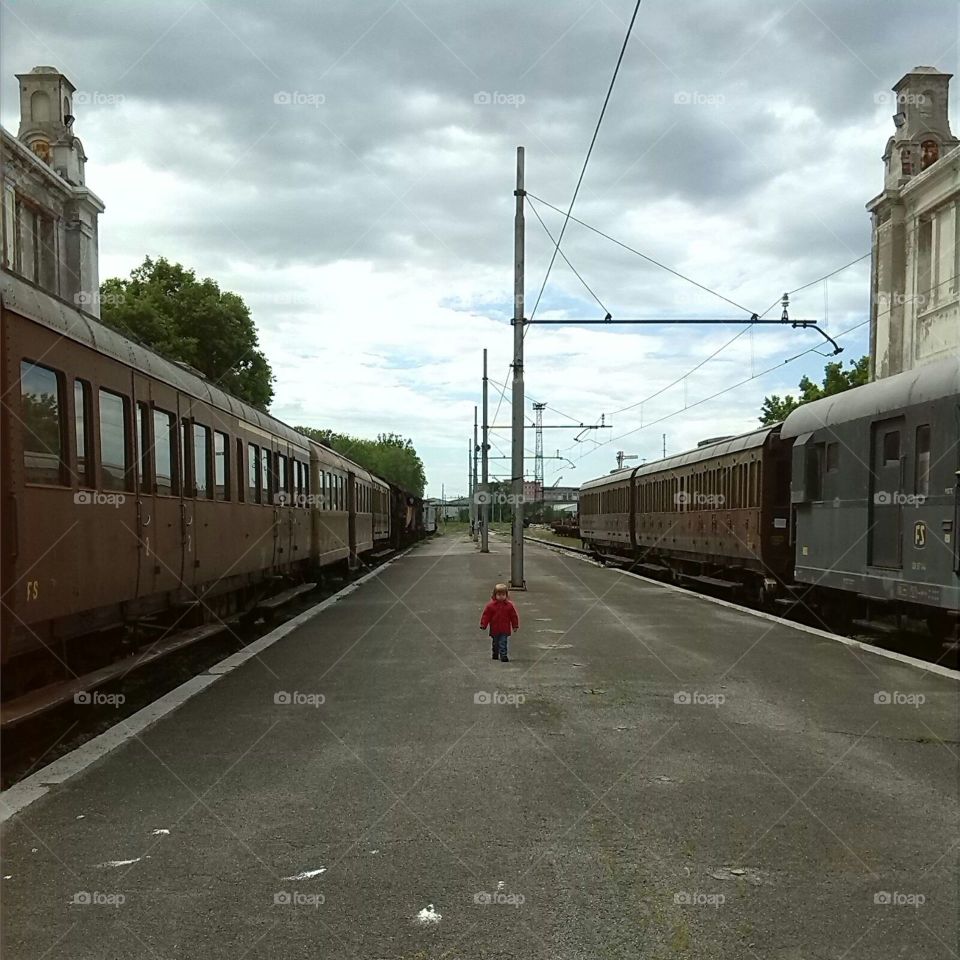 Little Caterina between trains