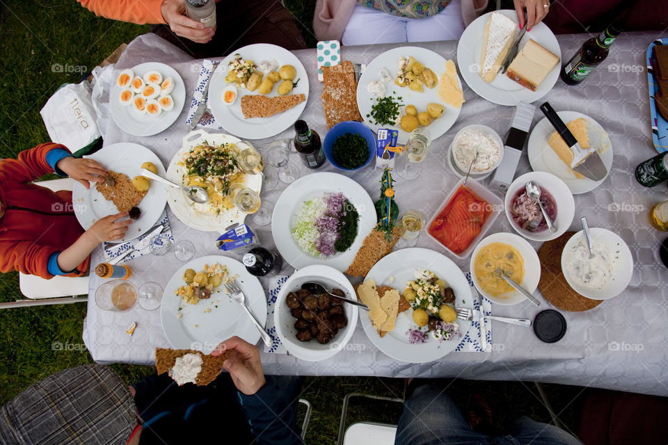 Midsummer lunch table