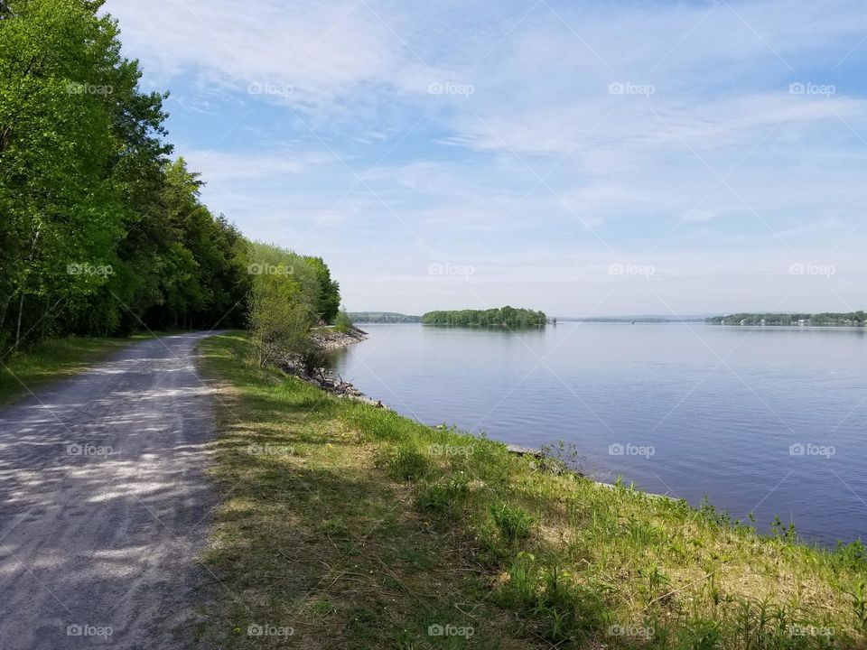 Walking trail along Ottawa river
