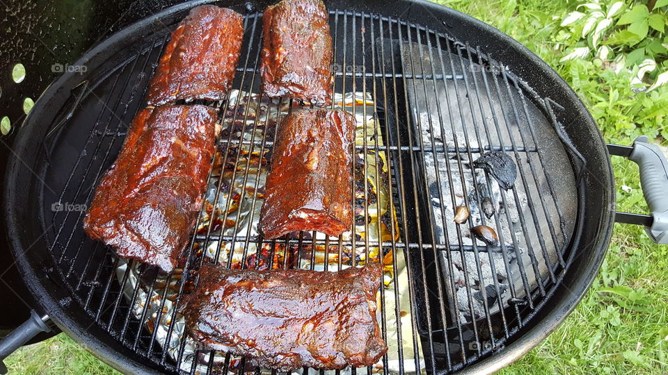showing ribs on Weber charcoal grill rack