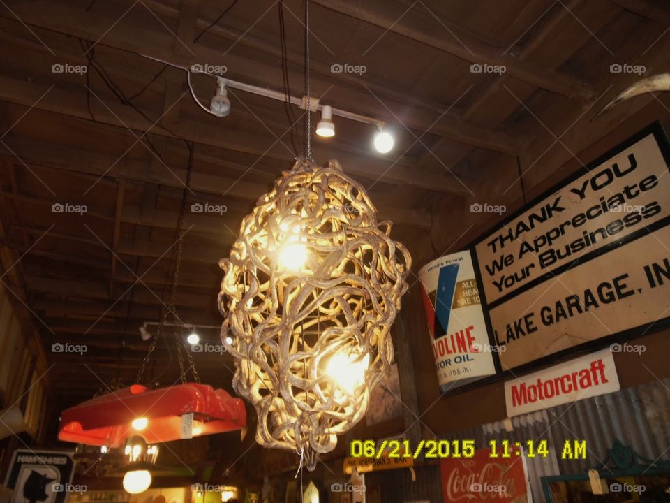 deer hornsby. this is a picture of a 💡 light that is composed of real deer antlers that is hanging in a gift shop in Weatherford Texas 