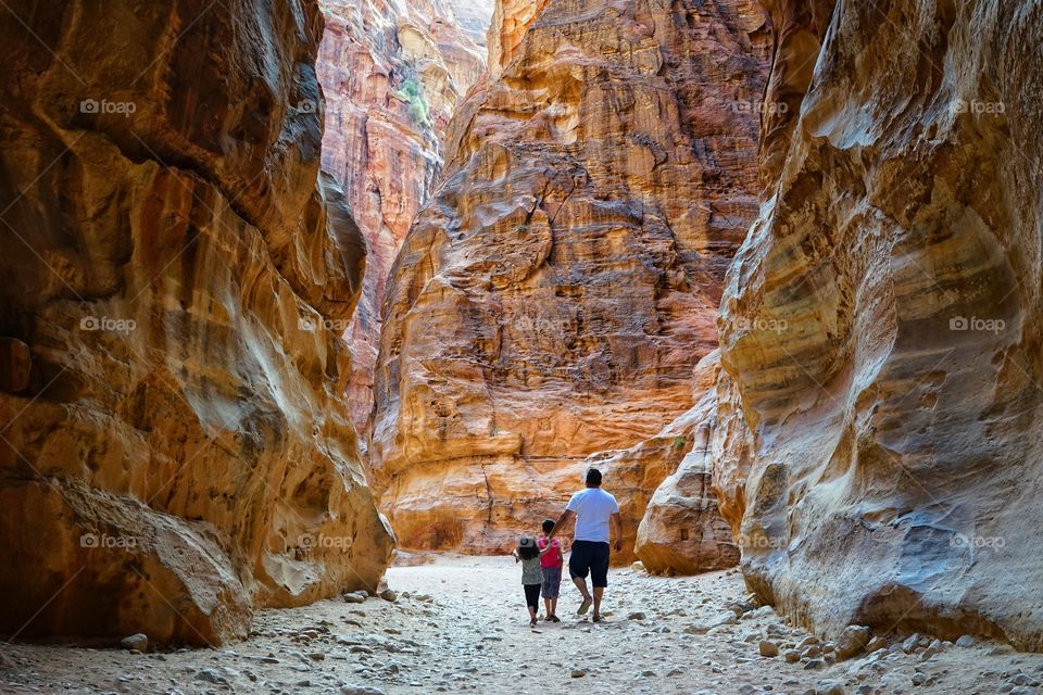 the alley inside the siq of petra in Jordan
