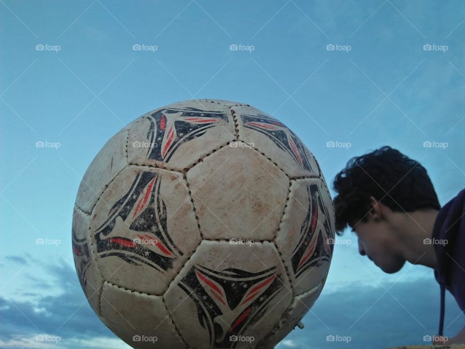  Pushing the ball requires concentration and thinking.