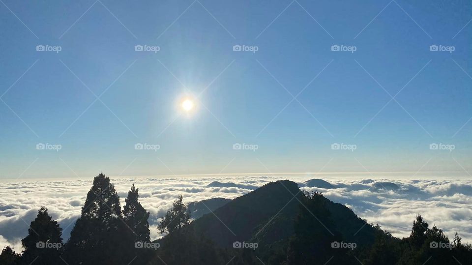 Beautiful mountain scenery with sea of clouds