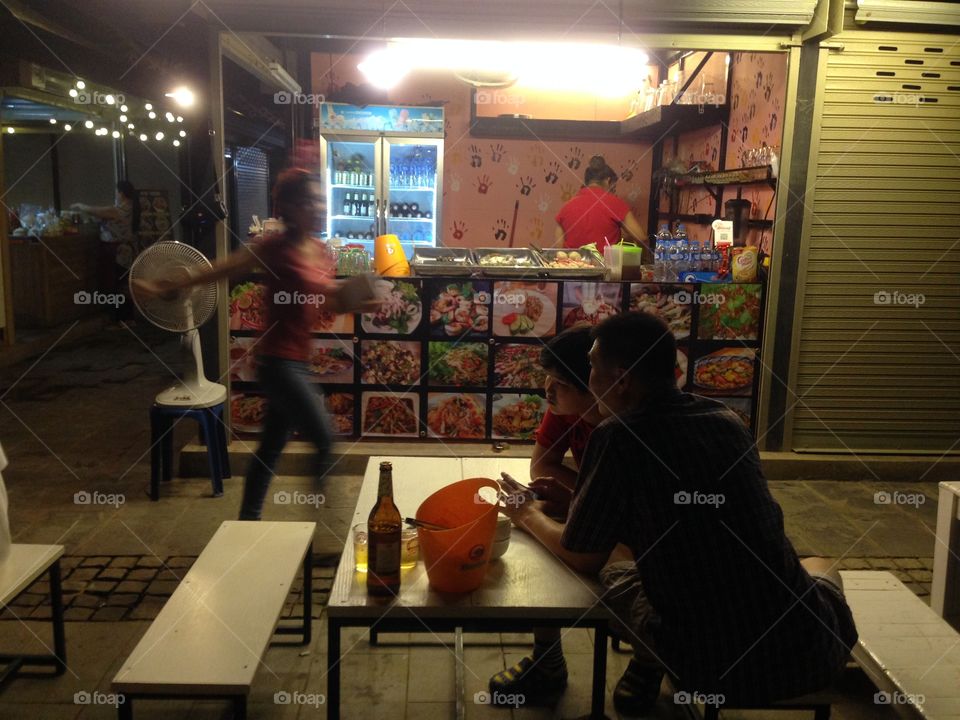 A restaurant with food cooked to order.
À la carte 