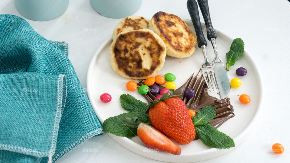 cheesecakes with sweets and strawberries