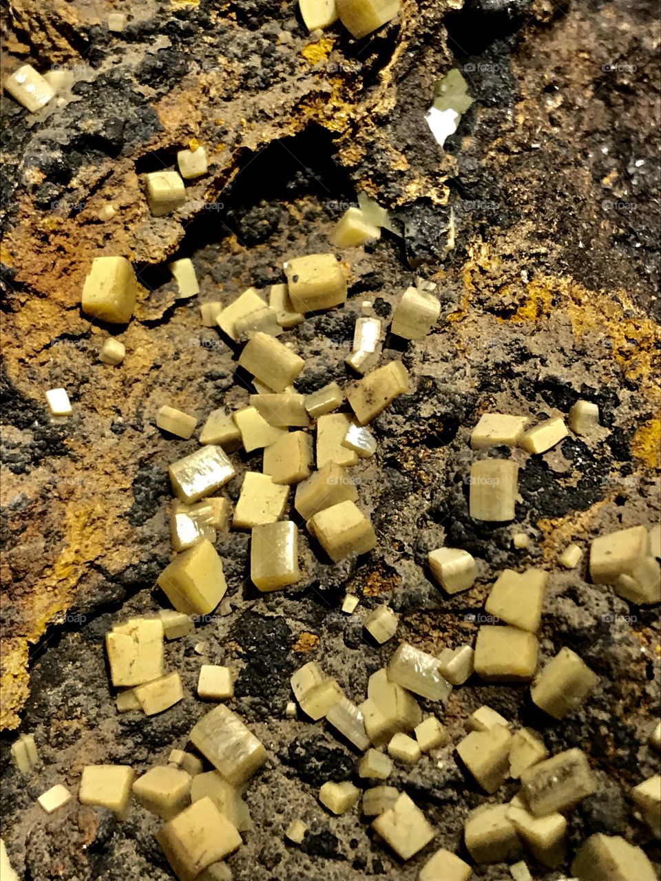 Wolfinte mineral specimen 