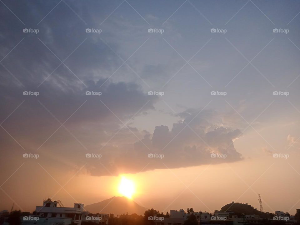 *ravarma vanguvo*  Mountain lamp, Floating clouds, Amazing sunset