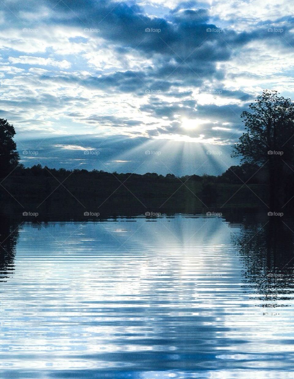 Sunray at the lake