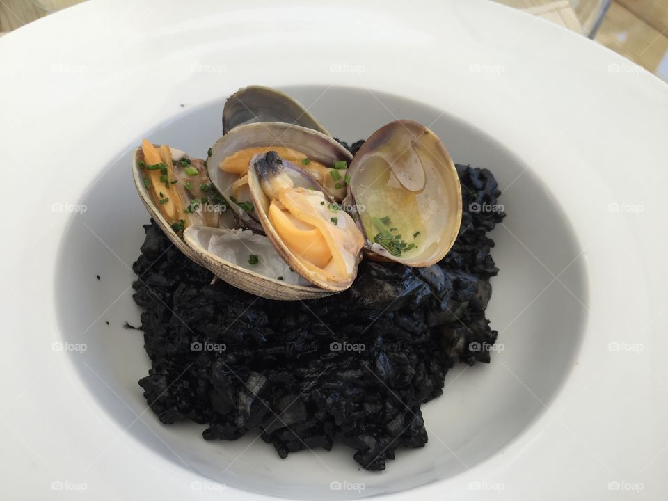 Mussels with blak ink spaghetti