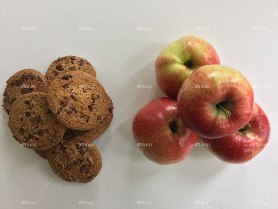 Apple or a cookie?