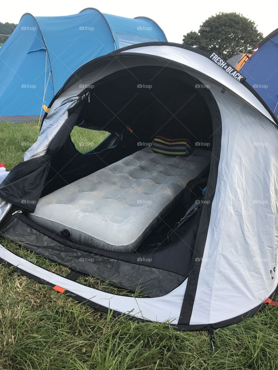 Pop up tent
