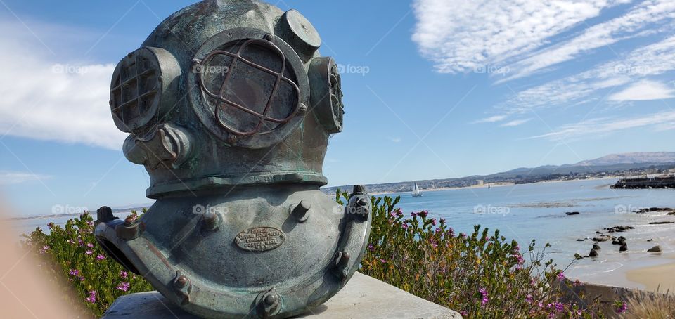 Statue of an old dive helmet