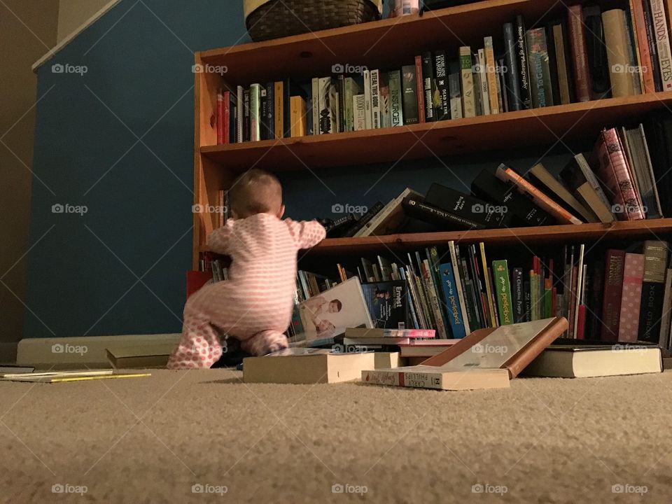 Baby and the bookshelf round8