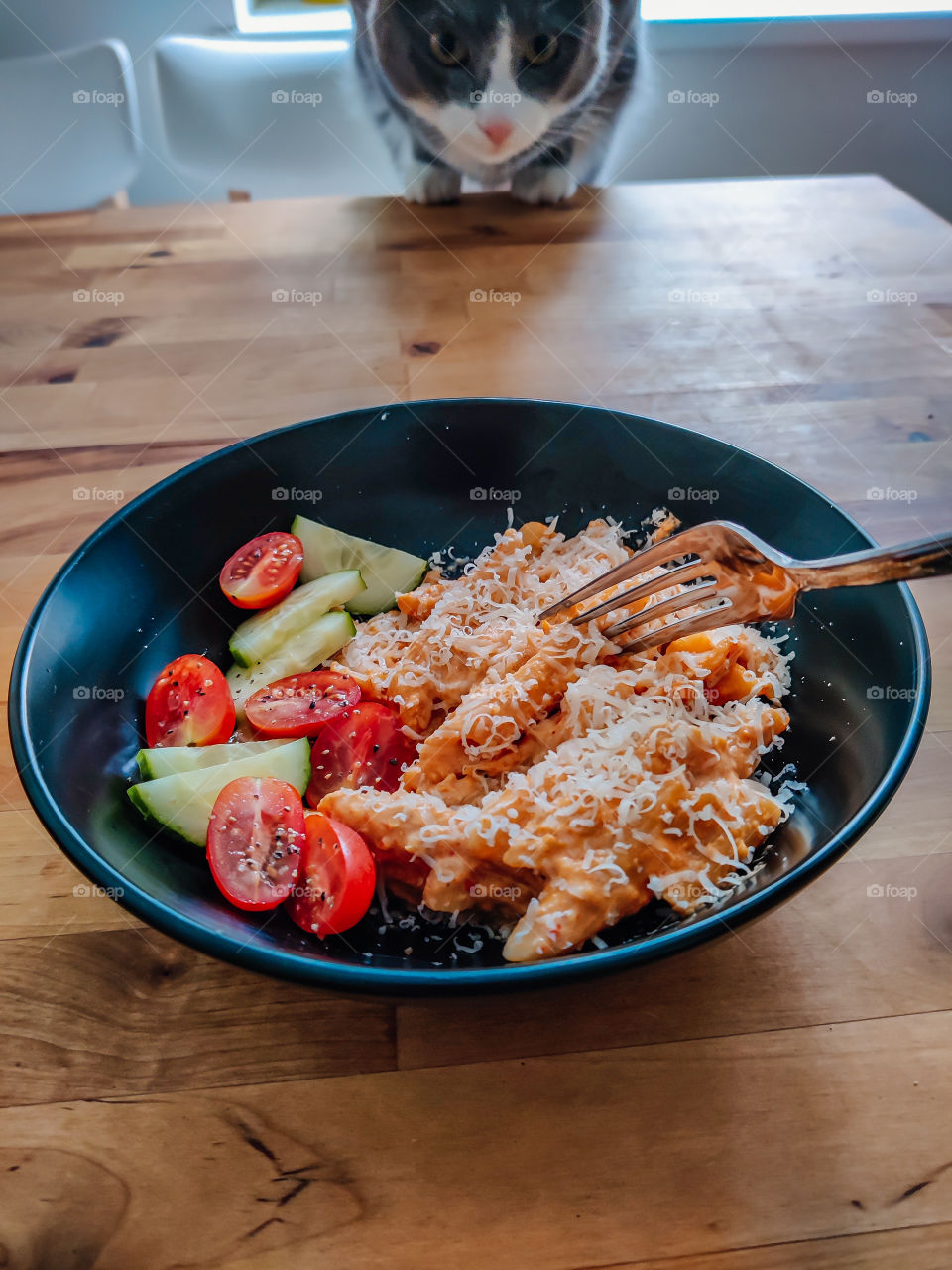 Paprika pasta with salad