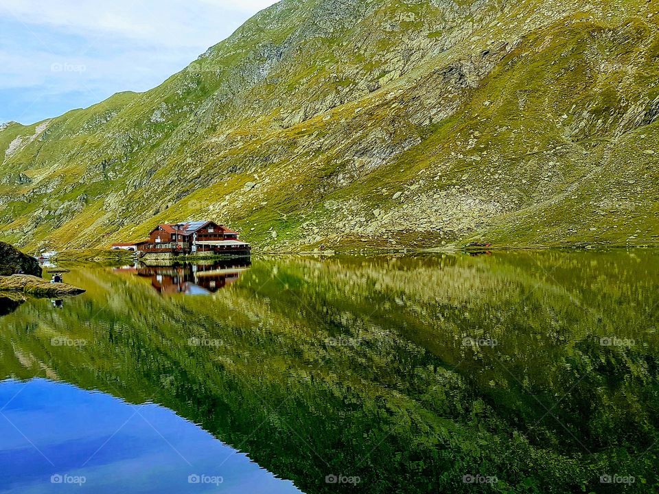 mountainside, reflexion in Balea lake