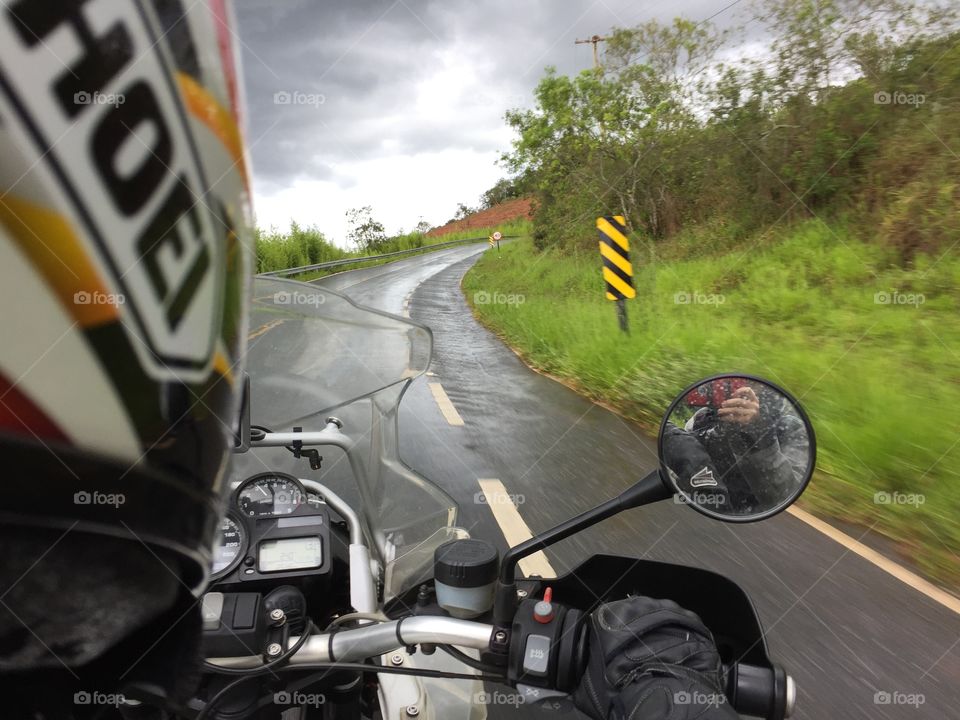 Chuva e Moto na estrada Real 