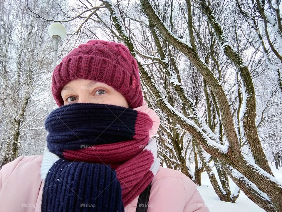 girl walking outdoor winter landscape social distance