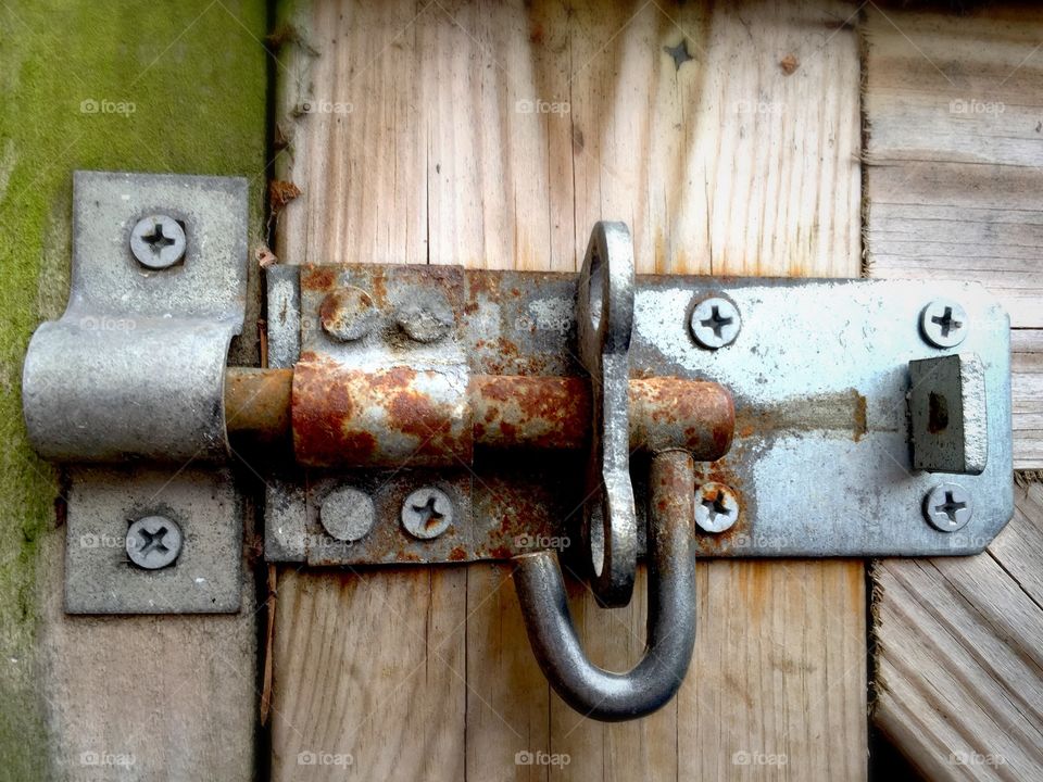 Garden bolt lock