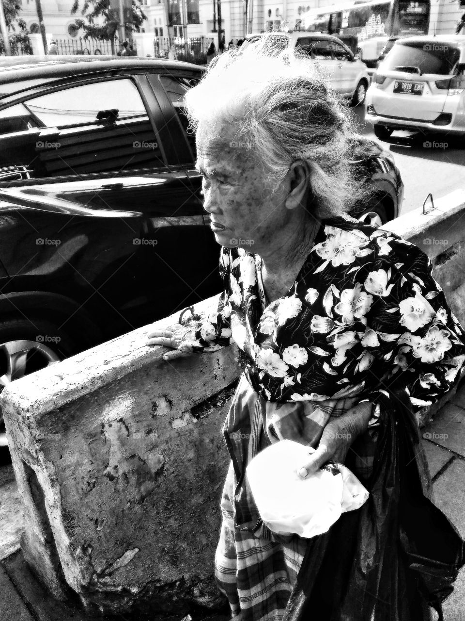 snapshot old women in city