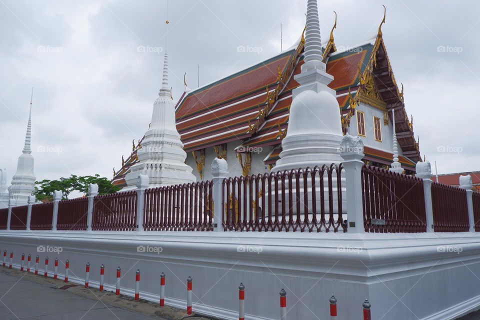 Side view taken from the alley in the street To see the beauty of Wat Rakhang Kositaram Woramahawihan in Thailand and the sky