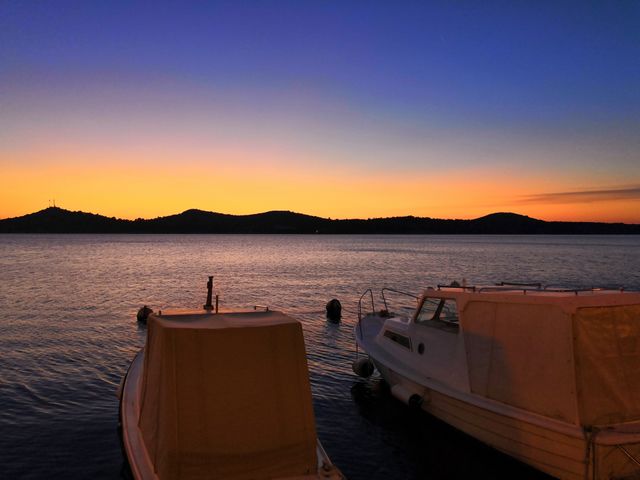 Boats watch the set 🌅