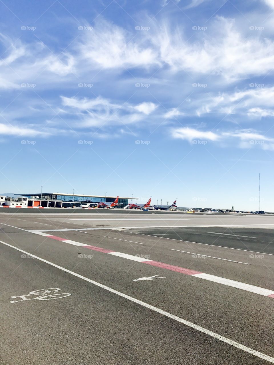 #runway #planes #road #traffic #sky